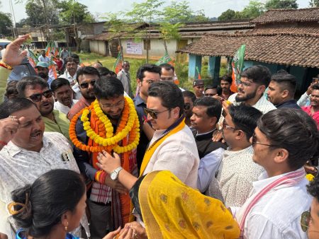 भाजयुमो प्रदेश अध्यक्ष राहुल योगराज टिकरिहा पहुंचे जशपुर* *जिलध्यक्ष शौर्य प्रताप सिंह जूदेव के नेतृत्व में हुआ भव्य स्वागत IMG 20250924 WA0005