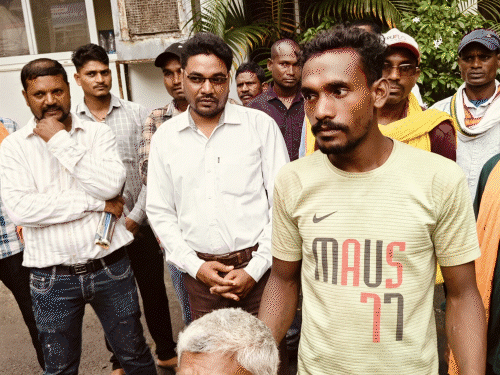 Chhattisgarh Bilaspur BJP leader’s son eloped with married woman | BJP नेता के बेटे संग भागी पत्नी…पति ने लगाई फांसी: बिलासपुर में बदनामी में दी जान, सुसाइड नोट जिक्र, परिजन बोले- पुलिस बचाव कर रही – Chhattisgarh News comp 321758886677 1758908031