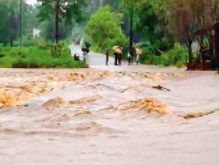 Disaster Management Report 2025 expresses concern over firecracker-chimney explosions | डिजास्टर मैनेजमेंट रिपोर्ट 2025 में पटाखा-चिमनी विस्फोट पर जताई चिंता: रायपुर-दुर्ग समेत 17 जिले हाई रिस्क श्रेणी में, 9 में आपदा का खतरा कम – Raipur News orig 26raipur city pg10 0 1 1758933771