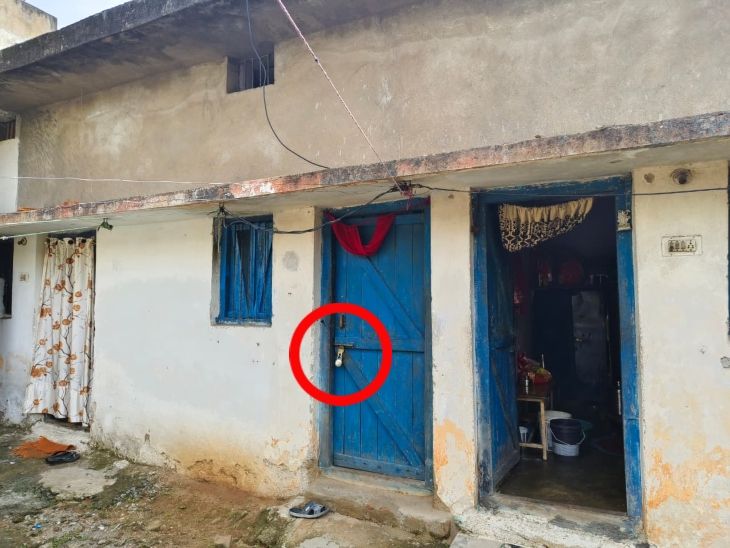 1800 gold biscuits hidden in a rented room | 1800 भाड़े के कमरे में सोने का बिस्किट छिपाया: मजदूरों के भेष में रहे, रायपुर में नक्सल लीडर्स के लिए पैसे-ठिकाने तलाशने की थी जिम्मेदारी – Raipur News whatsapp image 2025 09 27 at 100835 am 1 1758948234