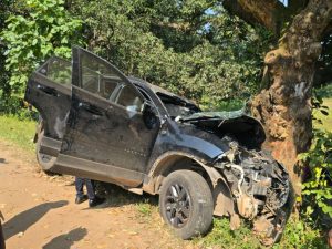 रफ्तार के कहर से बुझ गया एक परिवार की उम्मीदों का चिराग,मोड़ पर अनियंत्रित हो कर पेड़ से टकरा गई एक्सयूवी,धनतेरस के दिन परिवार पर टूटा मुसीबतों का पहाड़ 1 0a11cbb1 6bff 4a31 9f14 a9217ee31a8f 1760791506599