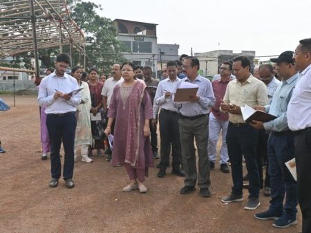 Preparations for the three-day state festival in full swing in Balodabazar | बलौदाबाजार में तीन दिवसीय राज्योत्सव की तैयारी तेज: कलेक्टर ने पंडित चक्रपाणी स्कूल मैदान का निरीक्षण कर दिए निर्देश – baloda bazar News 55865364 371e 4805 9dce 9ef0141884fd 1761663200083