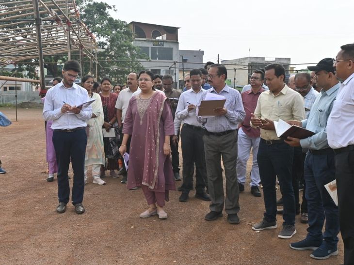 Preparations for the three-day state festival in full swing in Balodabazar | बलौदाबाजार में तीन दिवसीय राज्योत्सव की तैयारी तेज: कलेक्टर ने पंडित चक्रपाणी स्कूल मैदान का निरीक्षण कर दिए निर्देश – baloda bazar News 55865364 371e 4805 9dce 9ef0141884fd 1761663200083