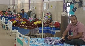 सुबह घना कोहरा ,शाम को बारिश और रात को सर्दी,प्रकृति के पल-पल बदलते रंग से जनजीवन हो रहा है प्रभावित............................डाक्टरों ने कहा सेहत का रखें खास ख्याल 4 IMG 20251008 194744