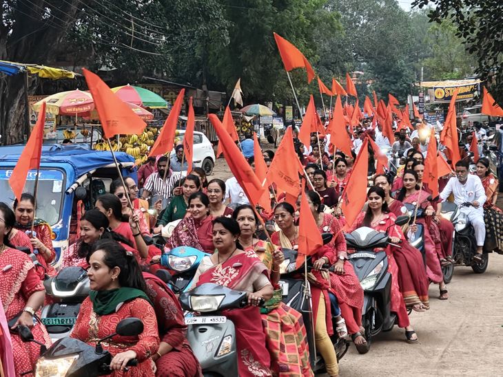 Gujarati community organised a bike rally on Jalaram Bapa’s birth anniversary. | गुजराती समाज ने जलाराम बापा जयंती पर निकाली बाइक रैली: 226वीं जयंती पर शहर में गूंजे जयकारे, बुधवार को मुख्य आयोजन – Dhamtari News c090c377 e879 4003 ba7b 7356947a9dc2 1761656082167
