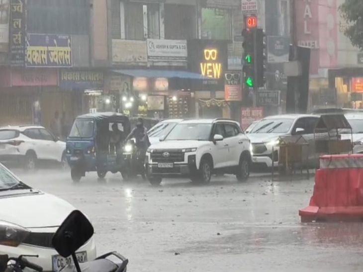 Due to the impact of Montha, rain continued in Surguja for the second day. | मोन्था के असर से सरगुजा में दूसरे दिन भी बारिश: पूरे संभाग में छाए बादल, रुक-रुककर हो रही बारिश, तीन दिनों तक रहेगा असर – Ambikapur (Surguja) News whatsapp image 2025 10 29 at 120554668eae95 1761719939
