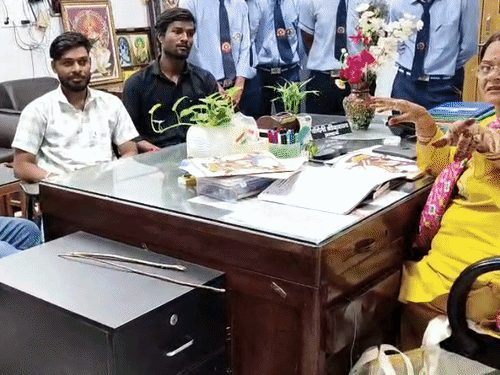 बलौदाबाजार: शराब पीकर स्कूल आने और छात्राओं से गाली-गलौज के आरोप में शिक्षक पर कार्रवाई की तैयारी, प्रिंसिपल हटाई गईं