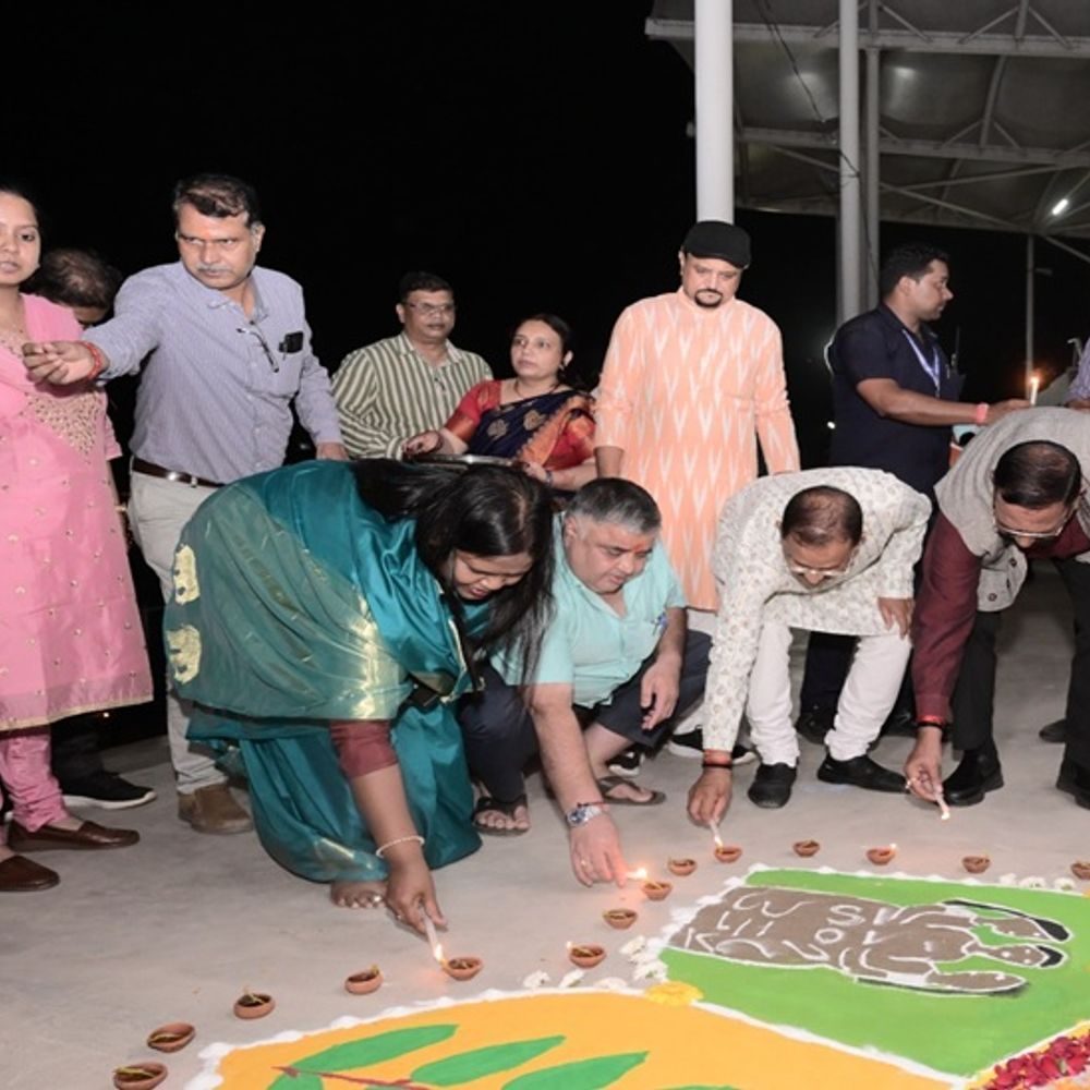 सरगुजा में 'आशीर्वाद का दीया' कार्यक्रम, जिले में करीब पांच लाख दीप जलाए गए