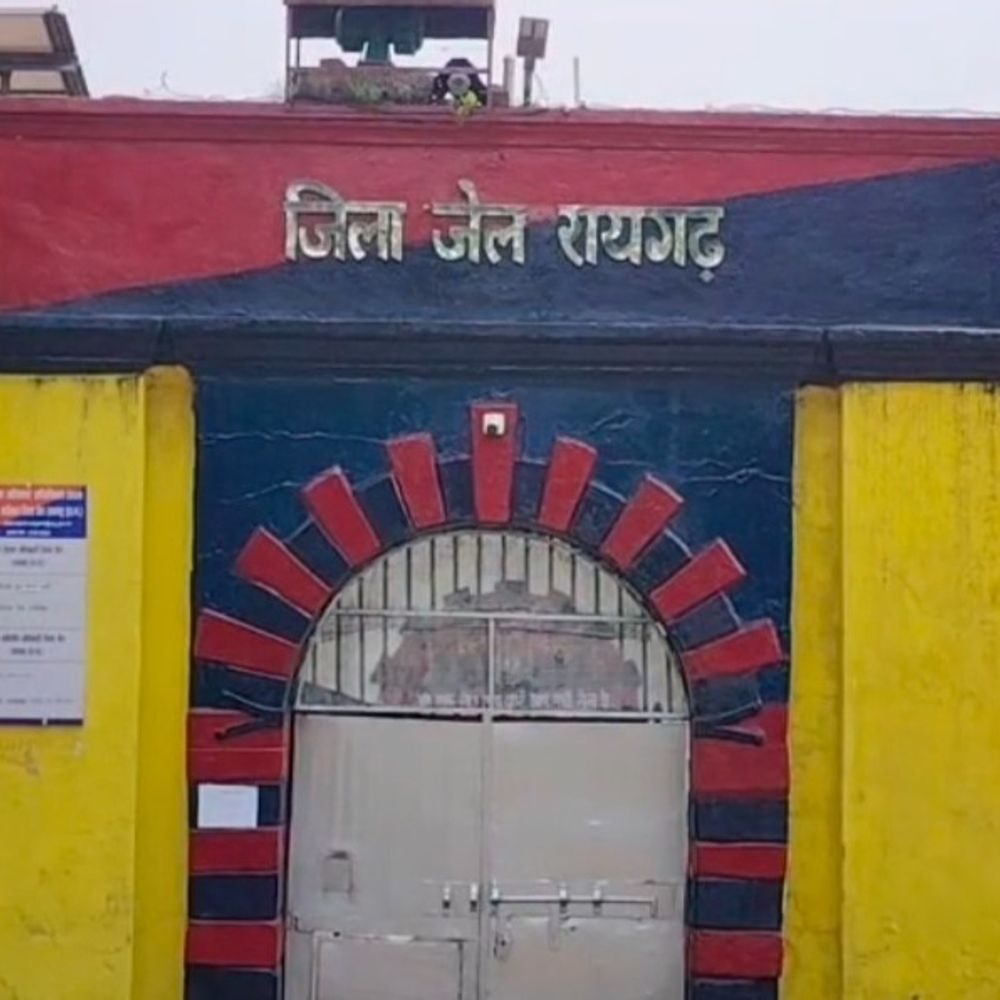 रायगढ़ जिला जेल में दो मोबाइल बरामद, एक बाहर से फेंका गया, दूसरा अस्पताल से मिला