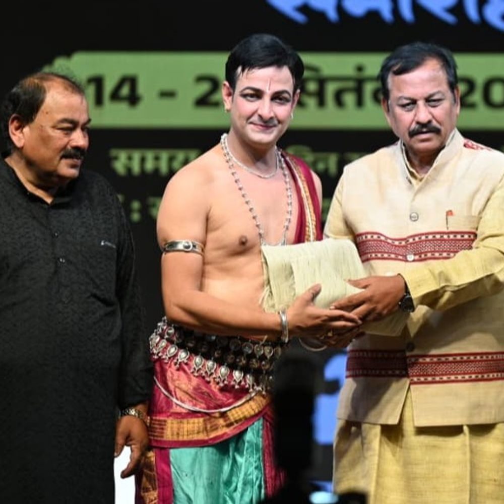 चक्रधर समारोह की छठवीं सांस्कृतिक संध्या: सांसद विजय बघेल ने दीप प्रज्वलित कर किया शुभारंभ, ओडिसी प्रस्तुतियों ने मोहा मन