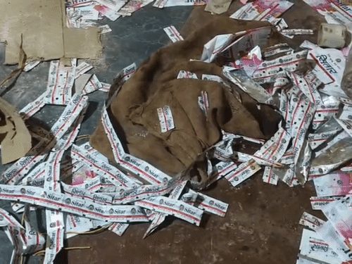 दुर्ग के कुम्हारी में सेंट्रल GST इंटेलिजेंस का छापा, सितार कंपनी का गुटखा बनाते पकड़ी फैक्ट्री, 2 मशीन और 30 बोरा गुटखा जब्त