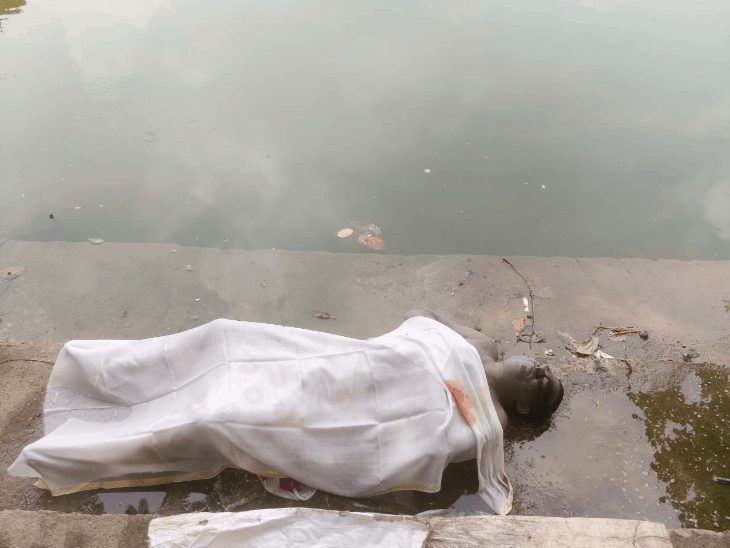 बिलासपुर के मंगला वार्ड में पटवारी तालाब से शव बरामद, पहचान नहीं
