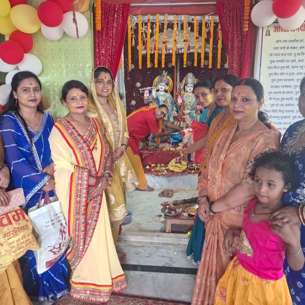 रामानुजगंज के राधा-कृष्ण मंदिर में धूमधाम से मनाई गई राधा अष्टमी, दोपहर 12 बजे हुआ राधा रानी का जन्मोत्सव