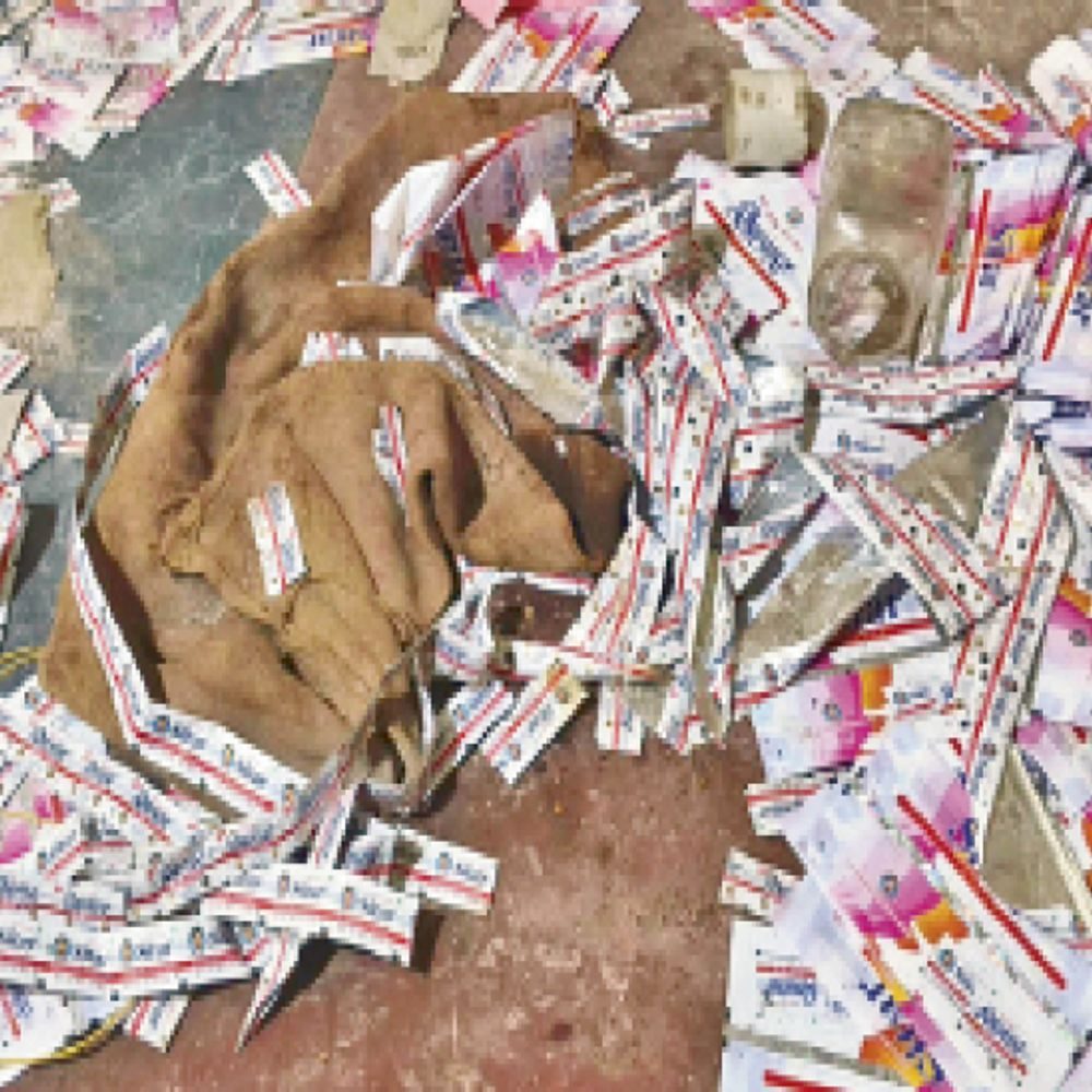 दुर्ग में डीजीजीआई की बड़ी कार्रवाई: गोदाम और पोल्ट्री फार्म हाउस से अवैध गुटखा निर्माण का पर्दाफाश, मशीनें और 30 से ज्यादा बोरे गुटखा जब्त