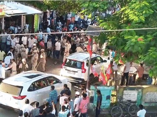 भूपेश बघेल के काफिले पर हमला, पथराव और बोतलें फेंकी गईं; पुलिस ने 2 संदिग्ध हिरासत में लिए