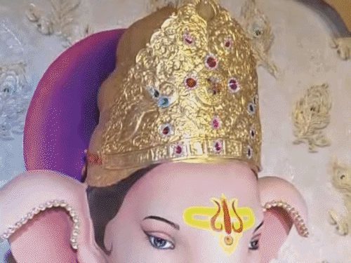 रायपुर के गोलबाजार में गणपति का स्वर्ण श्रृंगार: 750 ग्राम सोने और रत्नों से जड़ा 1 करोड़ से अधिक कीमत का मुकुट, 117 साल पुरानी परंपरा
