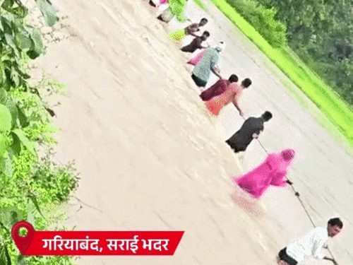 भारी बारिश: CM विष्णुदेव साय ने 26 सितंबर को सभी स्कूलों में अवकाश घोषित करने के दिए निर्देश, गरियाबंद में बस बाढ़ में फंसी, 50 यात्री सुरक्षित निकाले गए