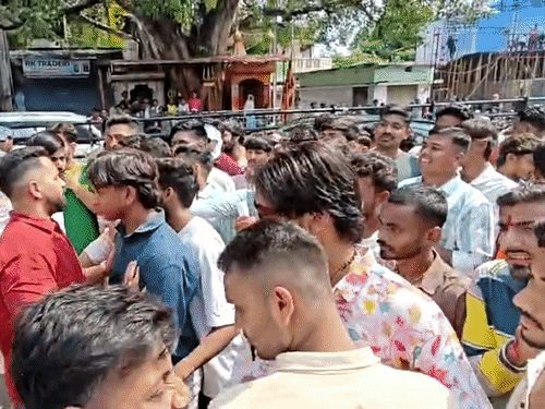 धमतरी में धर्मांतरण को लेकर हिंदू संगठन और भीम आर्मी आमने-सामने, 5 घंटे चला विरोध, पुलिस ने शांत कराया
