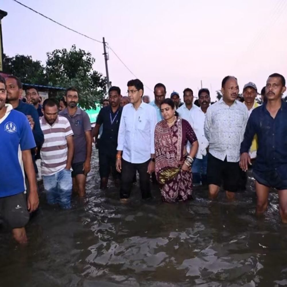 राजस्व एवं आपदा प्रबंधन मंत्री टंकराम वर्मा ने बाढ़ प्रभावित ग्राम लखना और बलौदीखुर्द का किया निरीक्षण