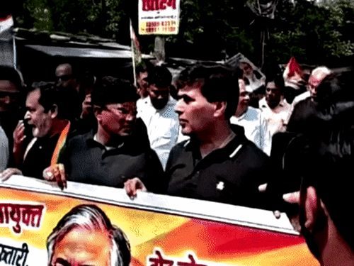 मुख्य चुनाव आयुक्त ज्ञानेश कुमार के इस्तीफे की मांग को लेकर छत्तीसगढ़ में कांग्रेस का प्रदेशव्यापी प्रदर्शन, कलेक्ट्रेट का घेराव