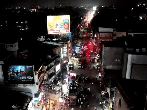 रायपुर में गणेश विसर्जन झांकी: शारदा चौक से महादेवघाट तक उमड़ी भीड़, एमजी रोड पर छज्जा गिरा