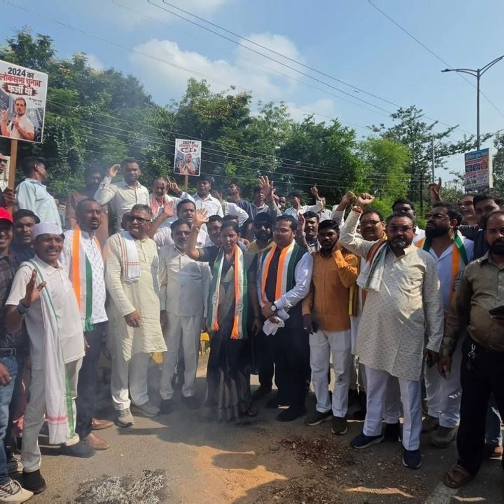 SIR के विरोध में बलौदाबाजार में कांग्रेस का जोरदार प्रदर्शन, कलेक्ट्रेट का घेराव