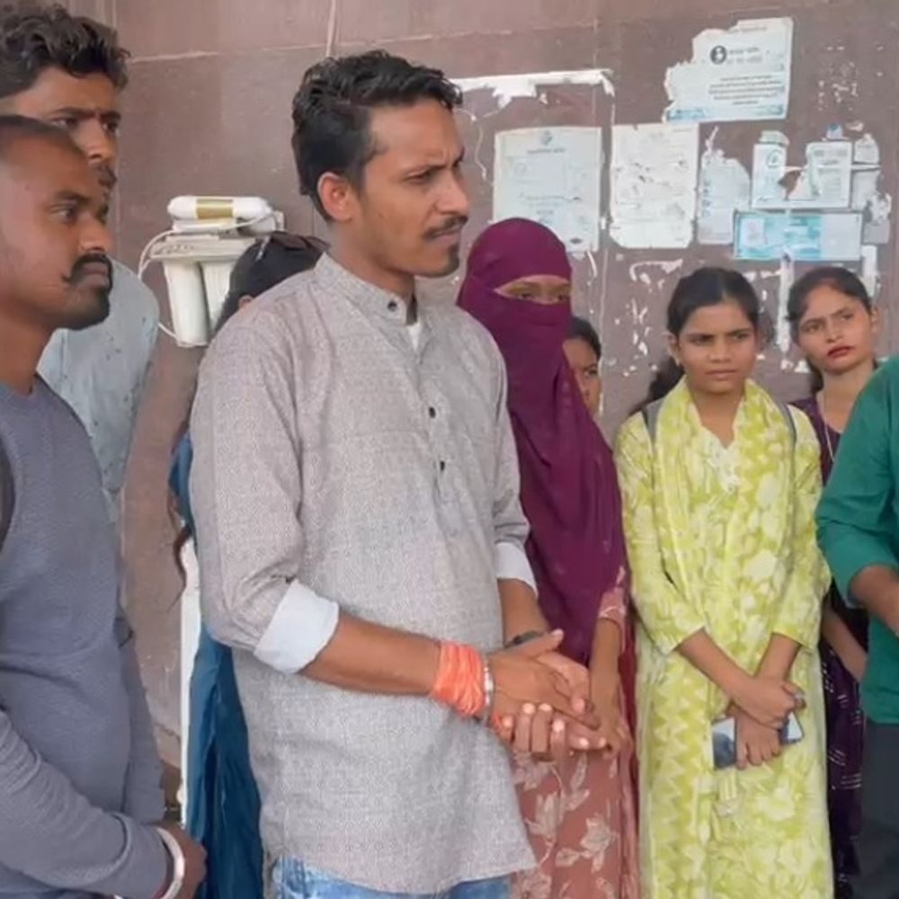 बेमेतरा पीजी कॉलेज में छात्राओं से अभद्र व्यवहार के आरोप, प्रोफेसर जेपी राणा ने दिया इस्तीफा; छात्रों ने किया प्रदर्शन